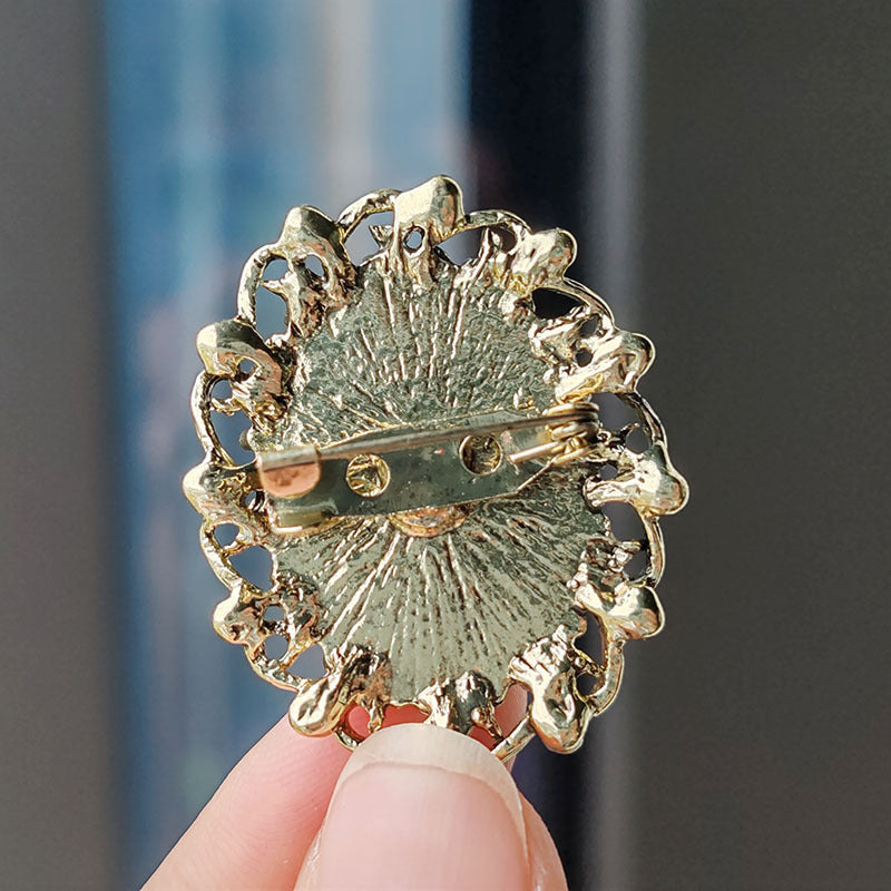 Stunning Alloy Cameo Brooch with Rhinestones