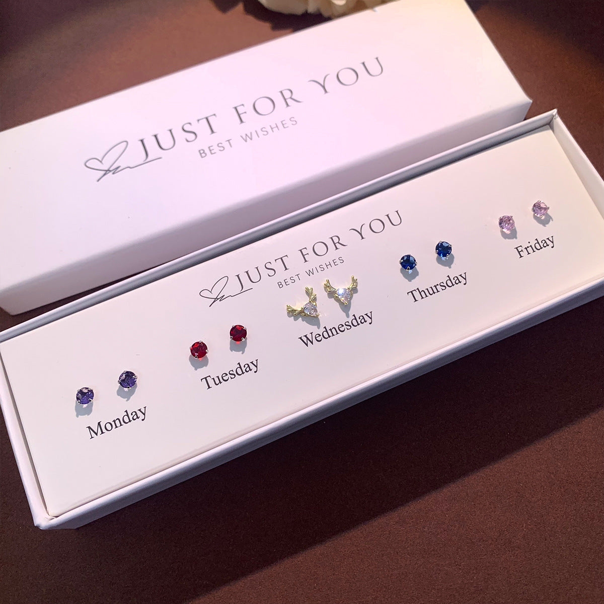 Silver stud earrings collection image 10