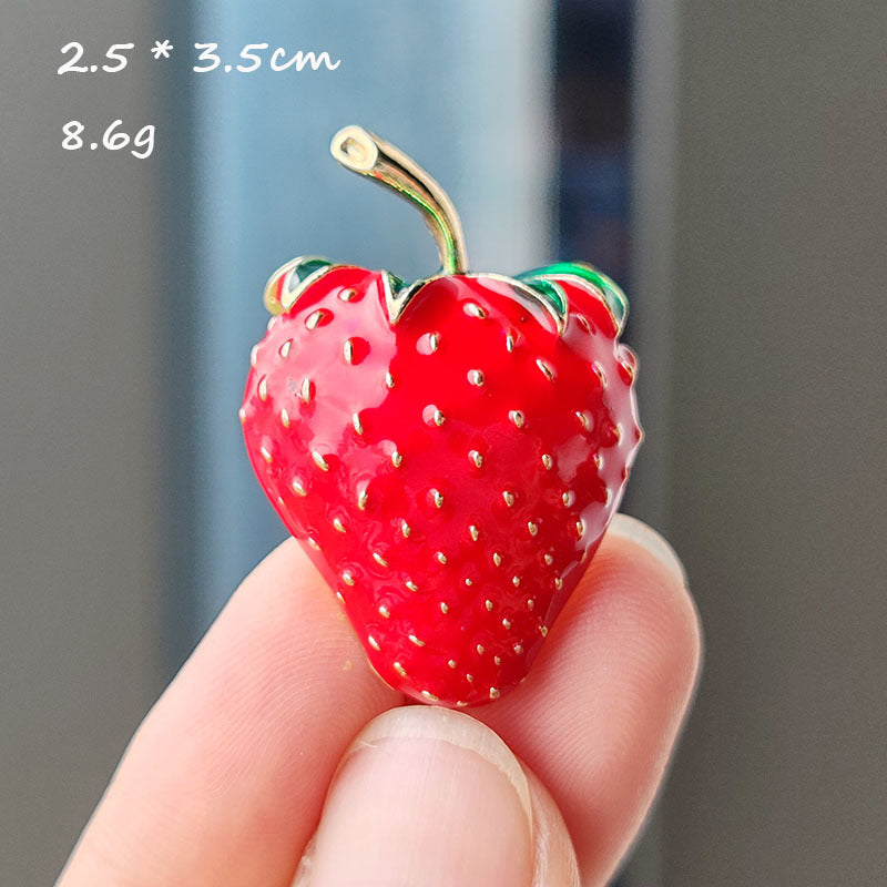 Vintage strawberry brooch for fashion
