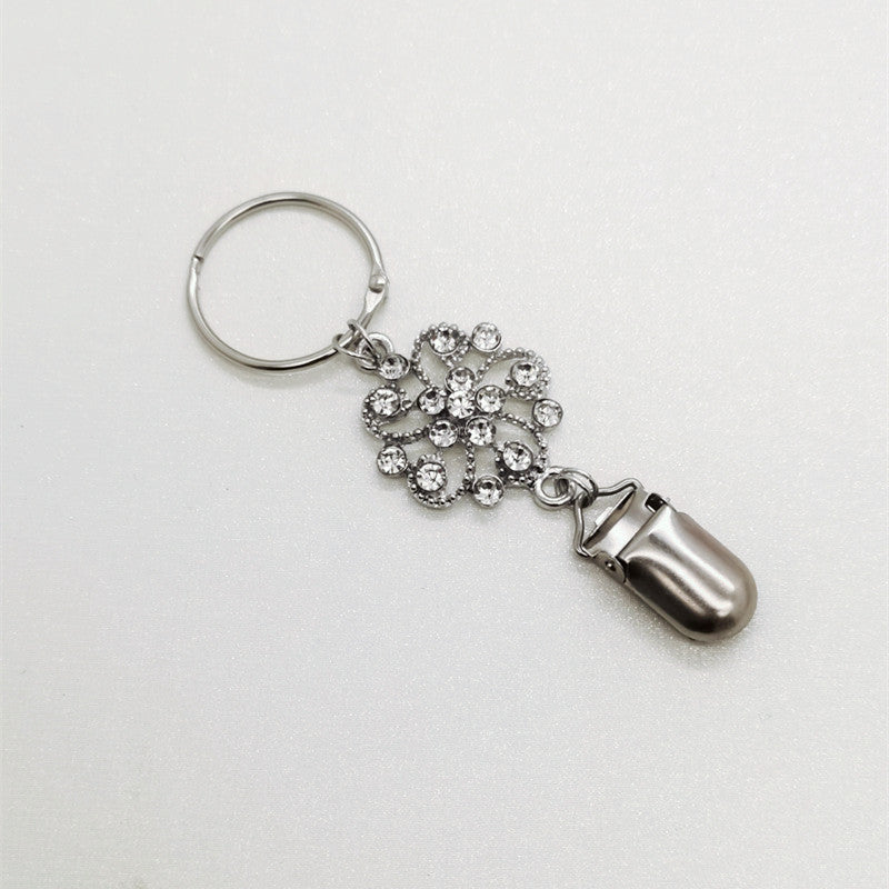 Travel hat clip front view