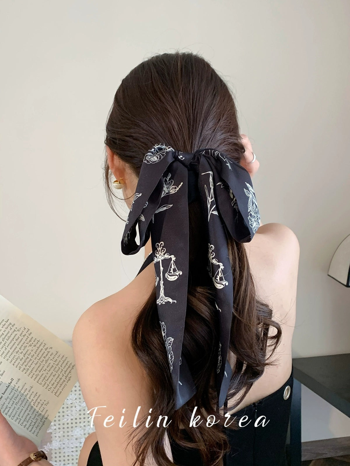 Elegant bow-knot hair tie in fabric