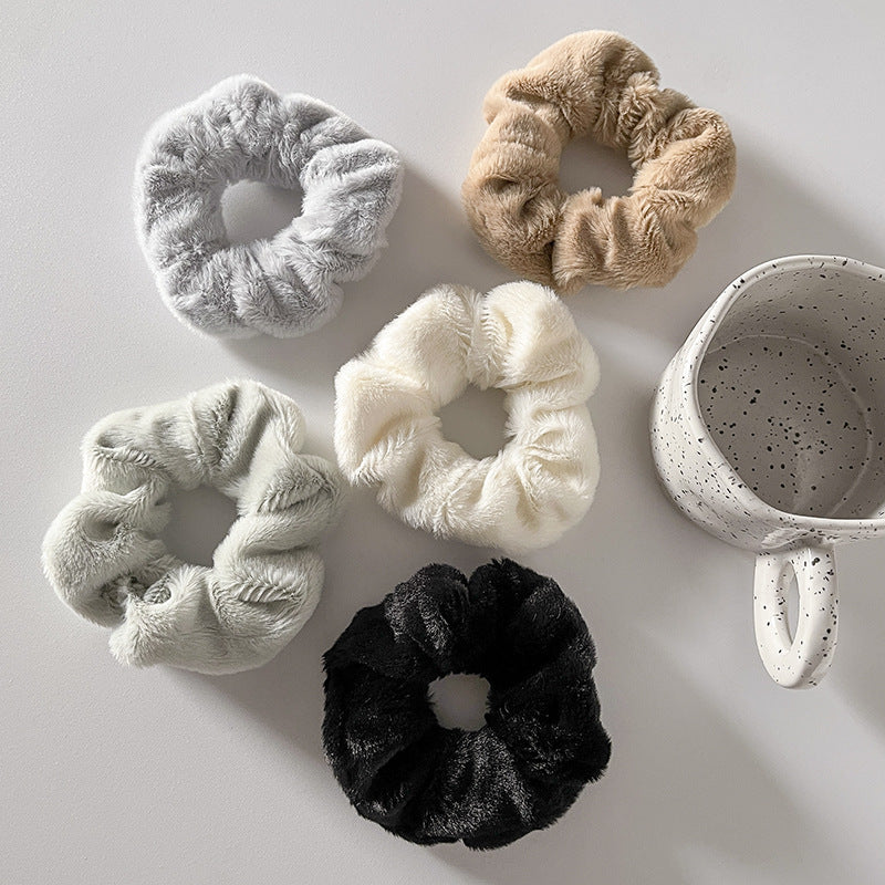 Winter-friendly hair band for children in beige