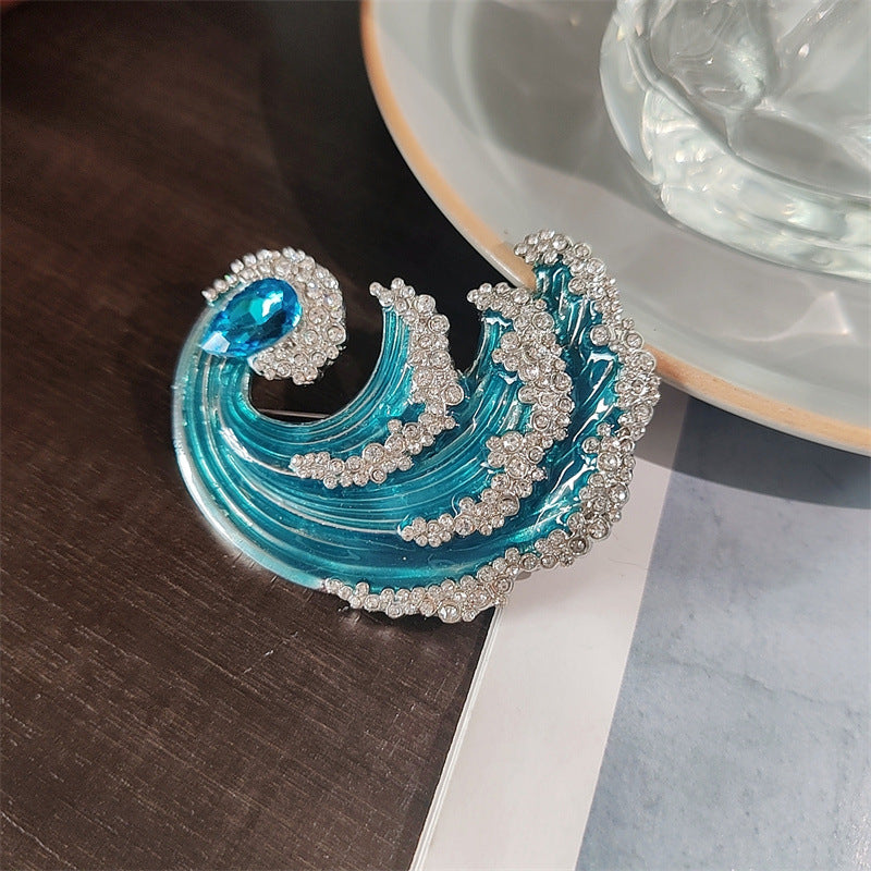 Stylish Waves Brooch front view