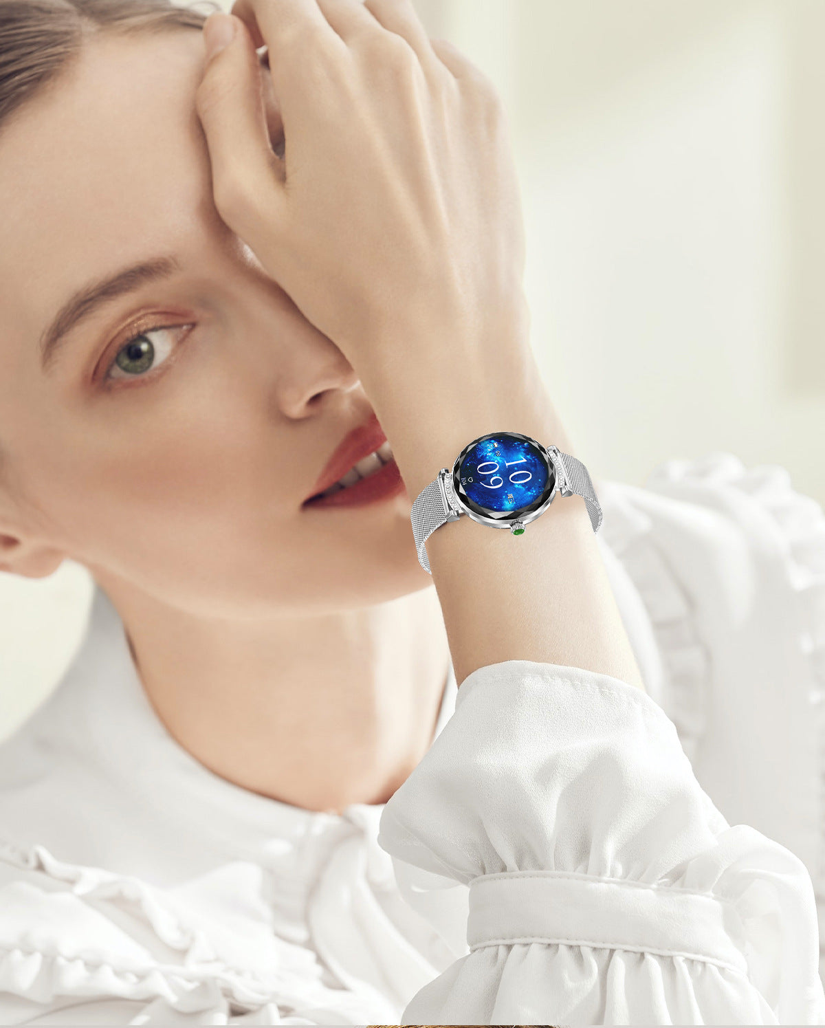 Fashionable waterproof fitness tracker for women