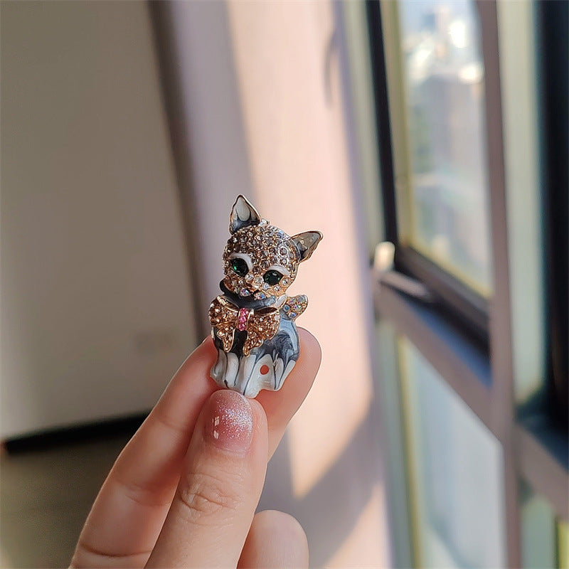 Stylish Cat Brooch Image 1
