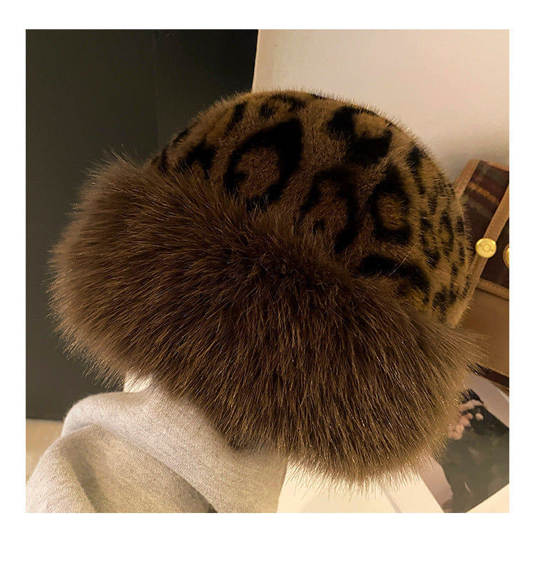 stylish fall fashion leopard hat