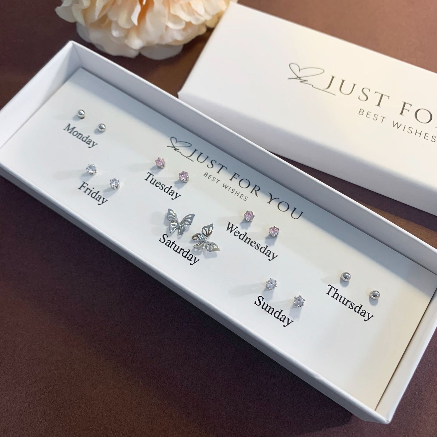 Cute rabbit daisy earrings image 1