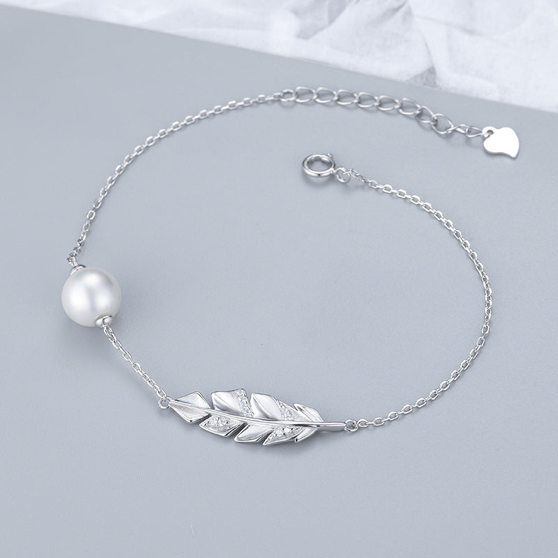 Beautiful women's silver jewelry piece