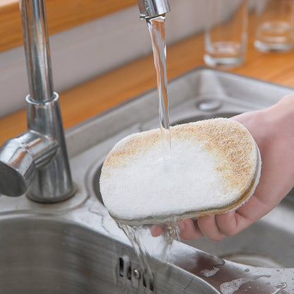 Lightweight cleaning brush in action