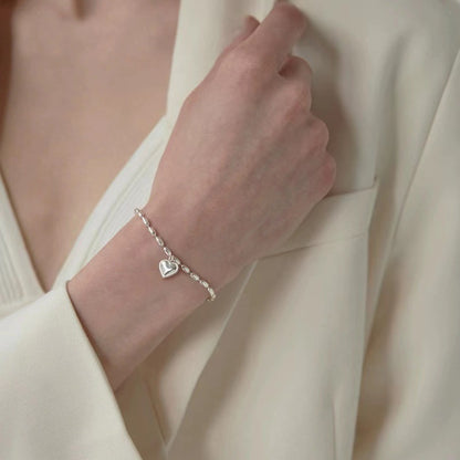 Chic alloy heart bracelet close-up image 4