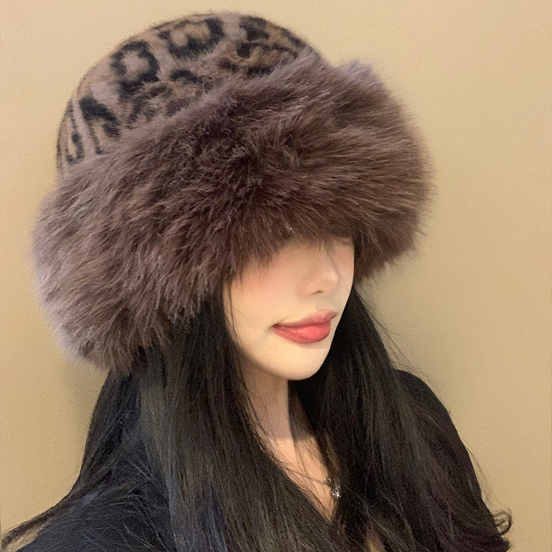 stylish fall fashion leopard hat