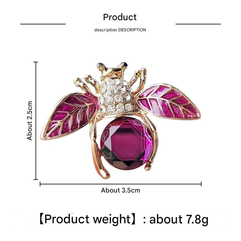 Bee Brooch Alloy Design Close-Up Image 2