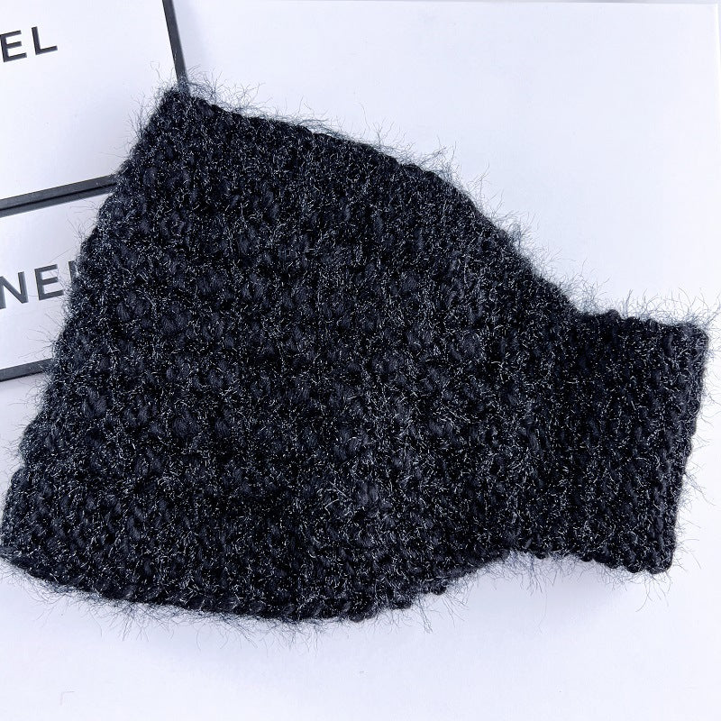 Cozy women's headband