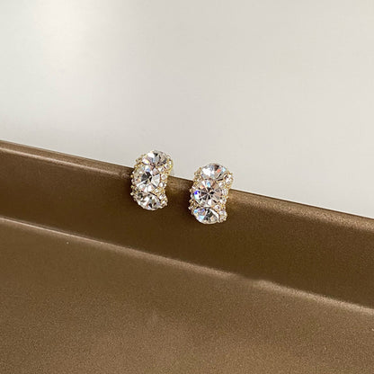 Elegant Retro Chic Earrings Image 2