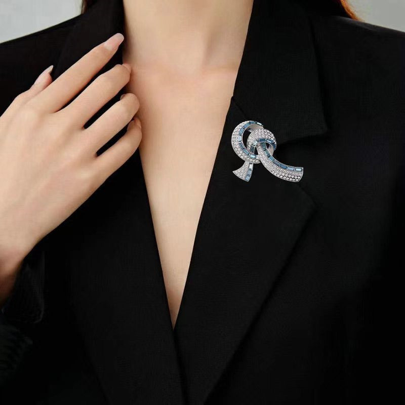 Versatile Decorative Brooch for Formal Wear - Image 4
