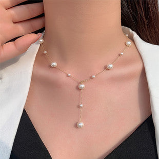 Beautiful women's silver jewelry piece