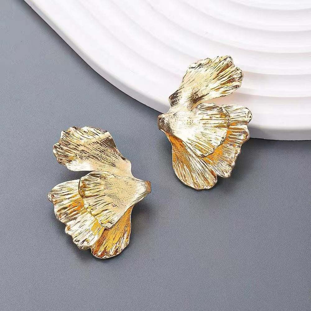 Alloy earrings with leaf design image 4