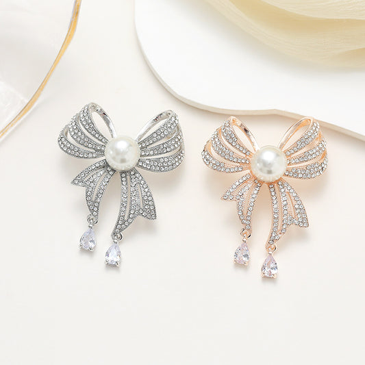 Versatile fashion accessory - stylish brooch
