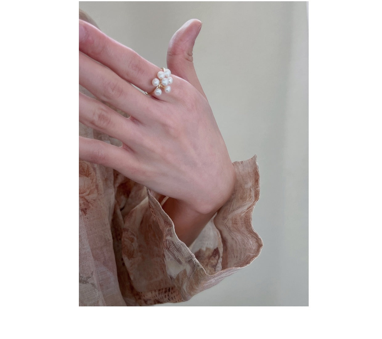 Fashionable butterfly ring with pearl accent - image 4