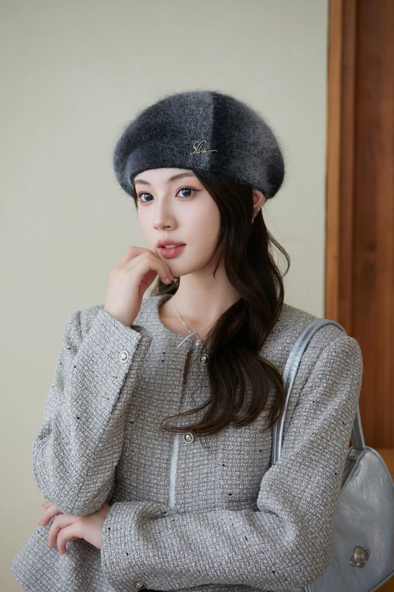 Elegant Rabbit Fur Beret in Black