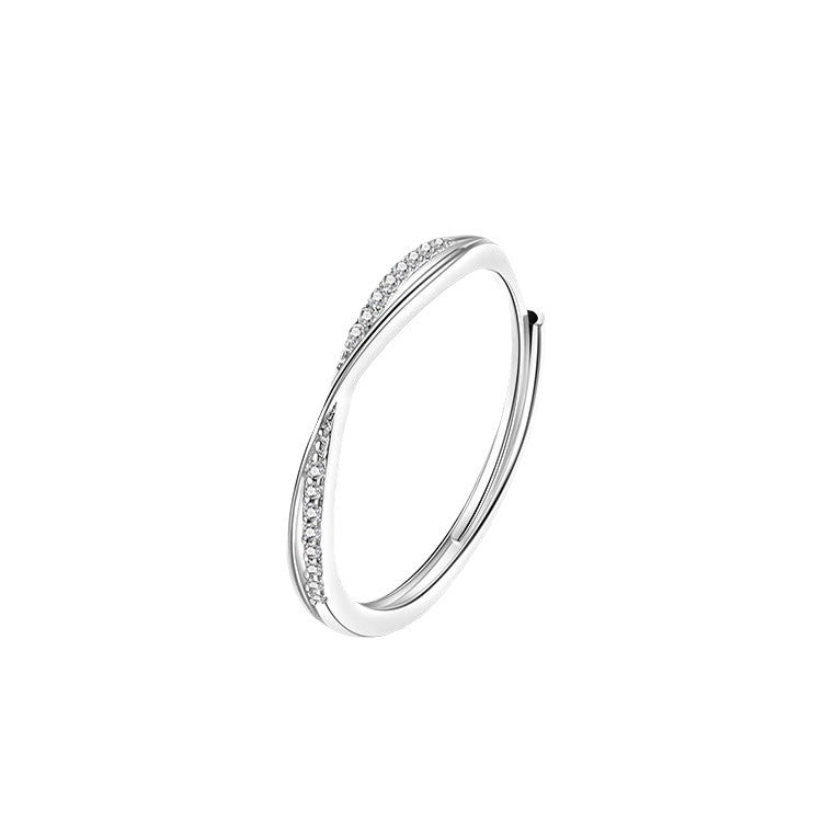 Stylish adjustable ring on model's hand - Image 6