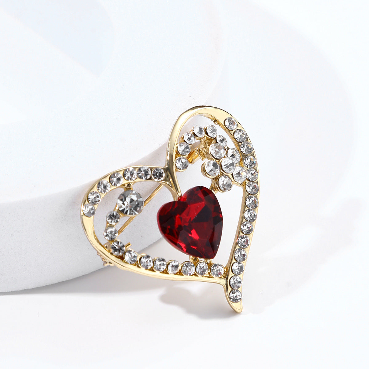 Trendy heart brooch for women outfit