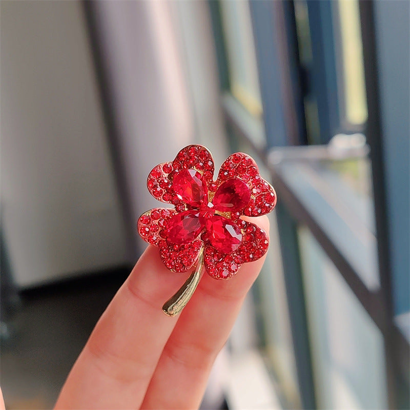 Elegant Brooch with Cat Eye Stone - Image 3