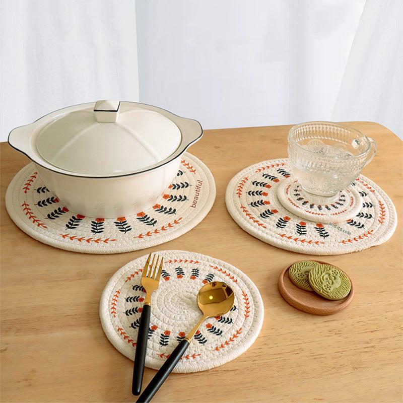 Floral heat-resistant dining mat design
