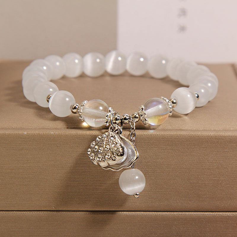 Lightweight jewelry piece for women’s fashion