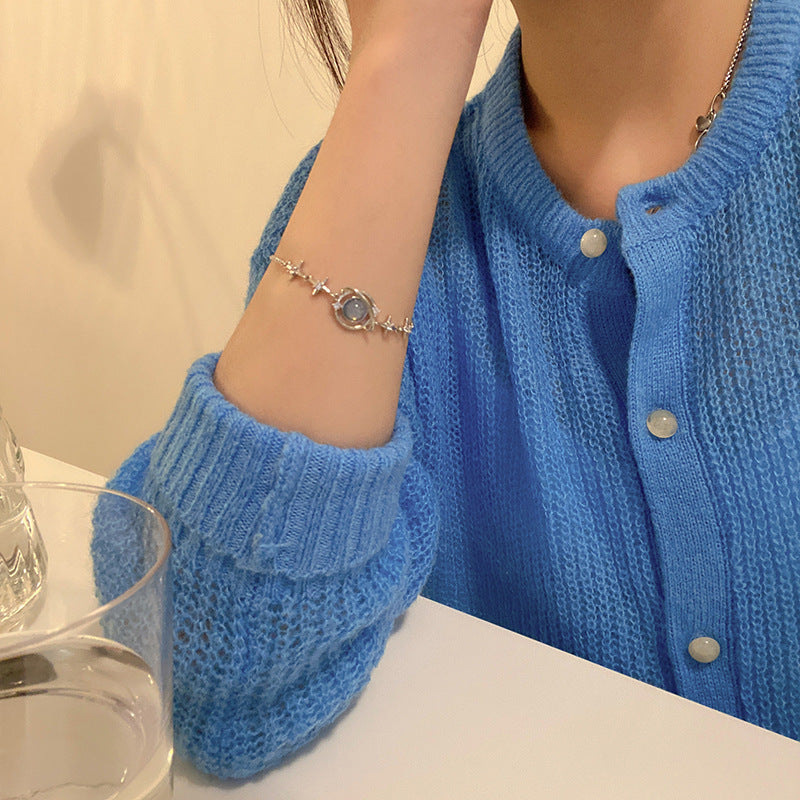 Elegant Bracelet Display - Image 4