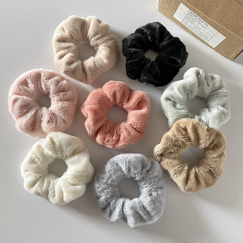 Winter-friendly hair band for children in beige