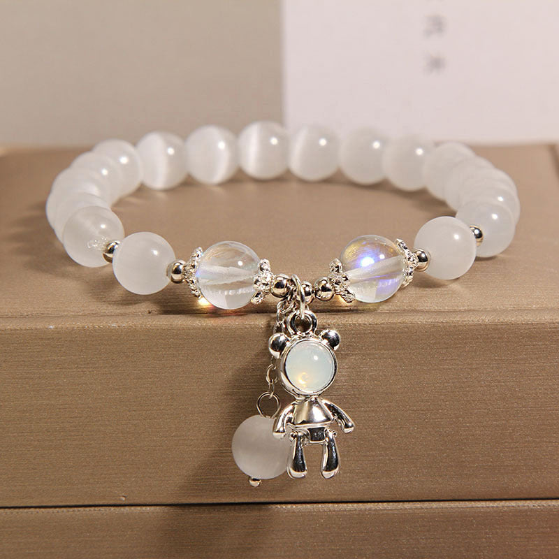 Elegant women's bracelet with four-leaf clover design
