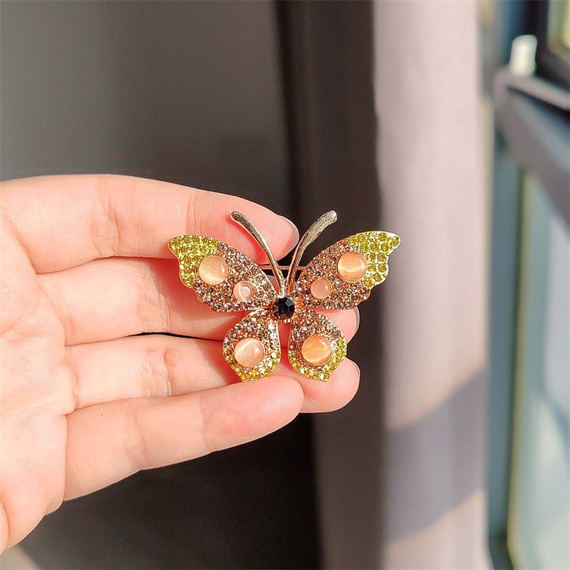 Glamorous decorative brooch for outfits