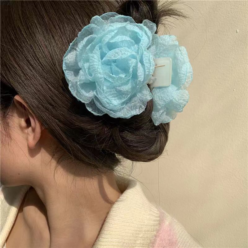 Floral hair clip in pink color