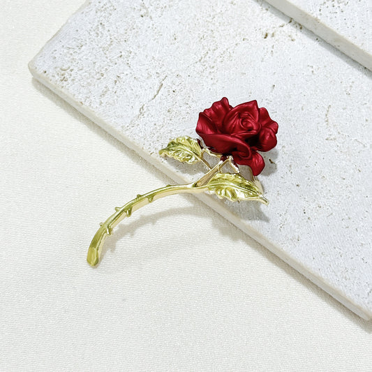 Red rose brooch close-up detail image 2
