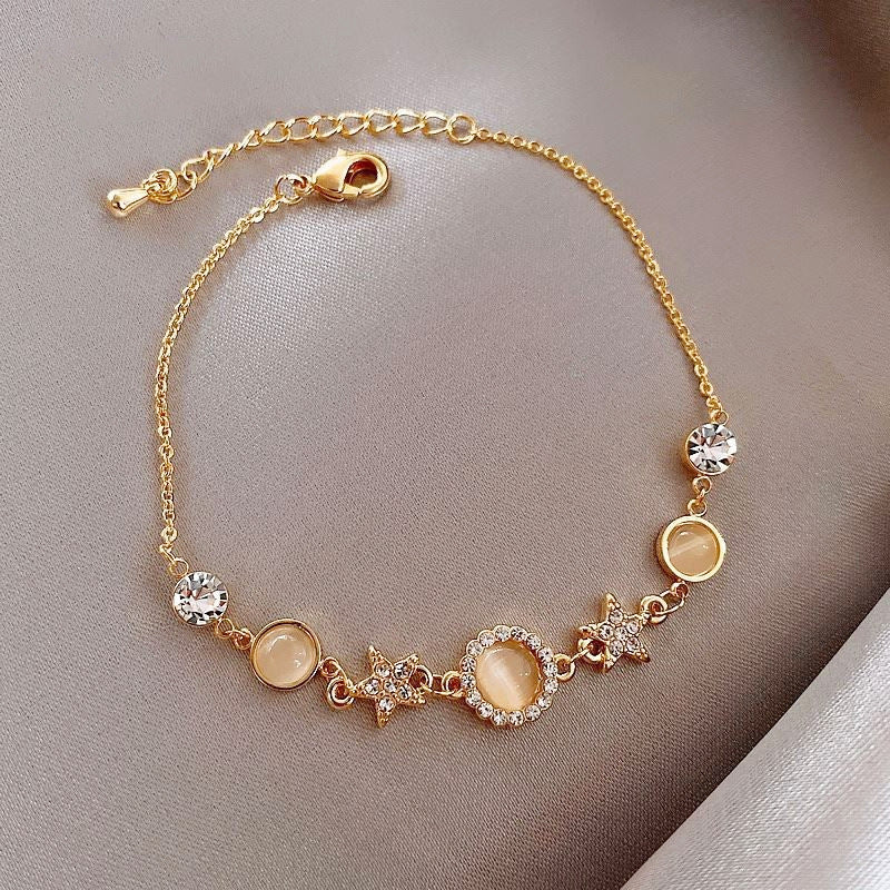 Elegant jewelry piece for friends and sisters