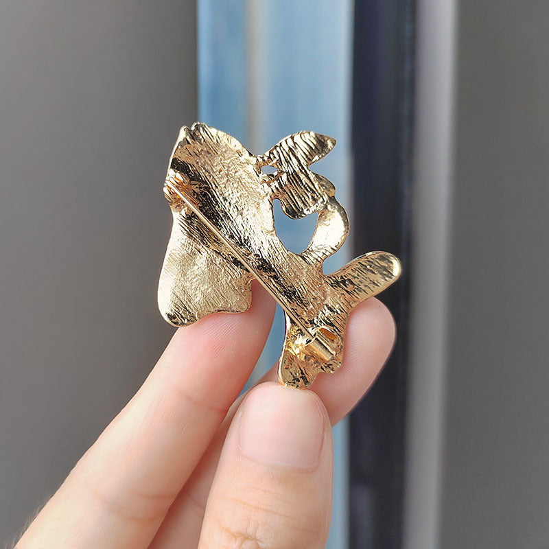 Tropical fish brooch pin green