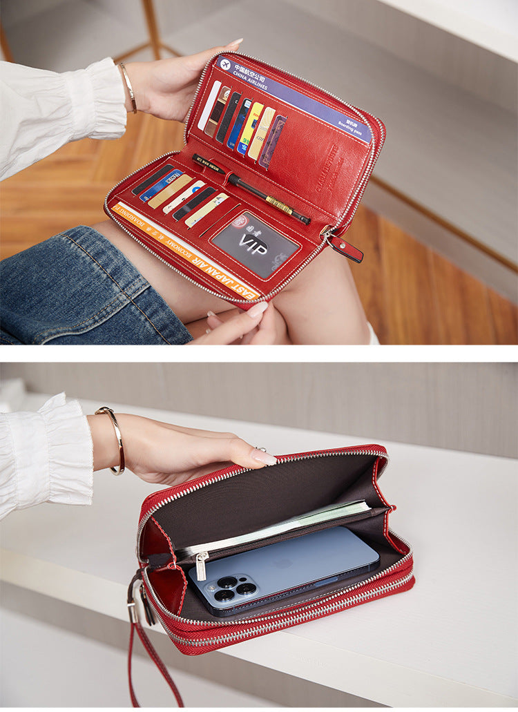 Elegant wallet in use