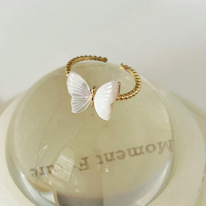 Fashionable butterfly ring with pearl accent - image 4