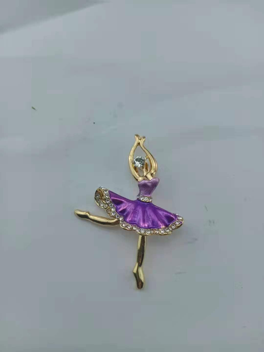 Cute ballet dance brooch 1