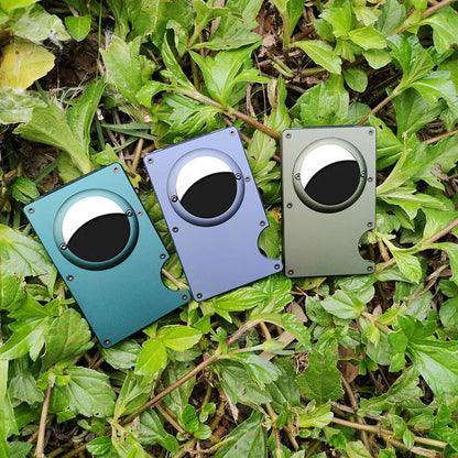 Wallet being used outdoors to show versatility - Image 8