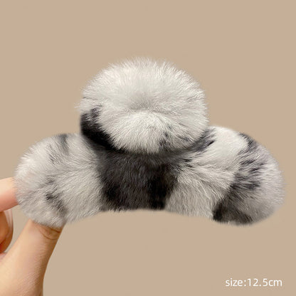 Cozy and stylish hair clip suitable for any outfit