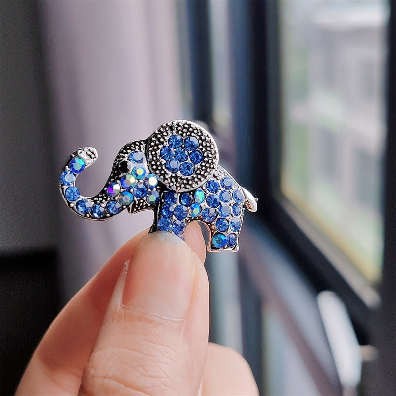 Stylish Brooch Fashion Accessory image 3