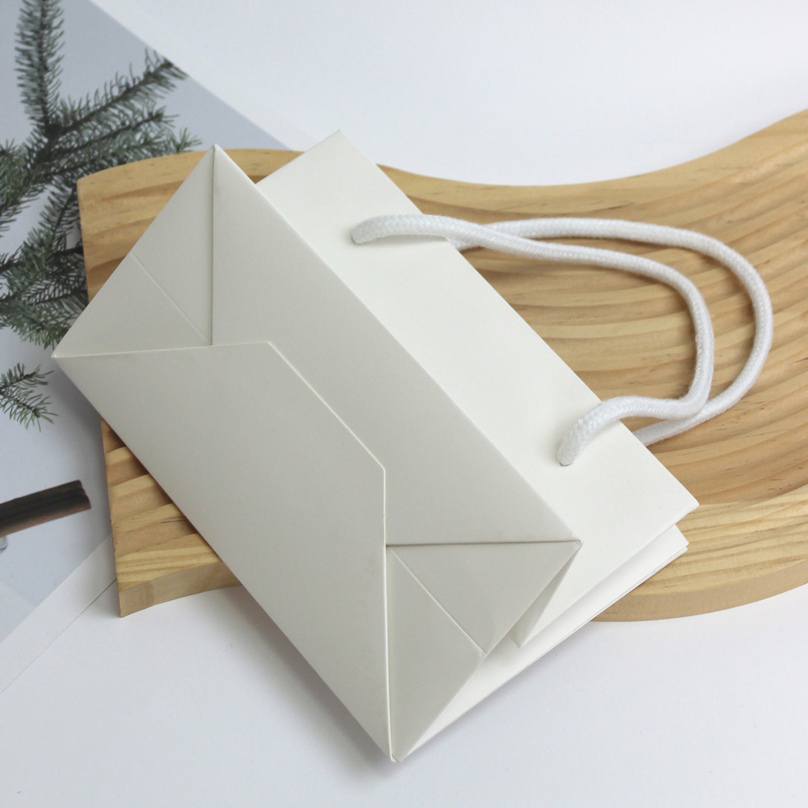 Customized gift bag suitable for gifting 8