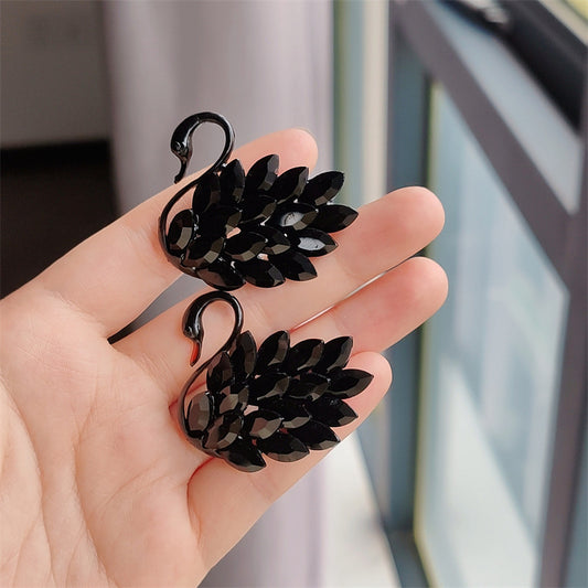 Alloy fashionable brooch in swan shape