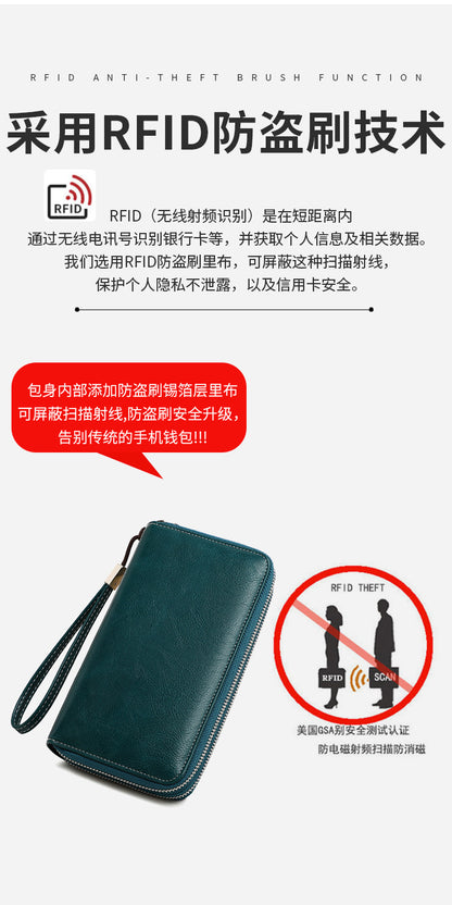 Elegant wallet in use