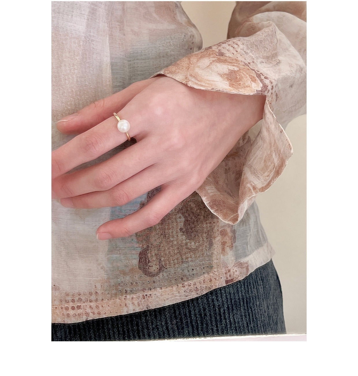 Fashionable butterfly ring with pearl accent - image 4