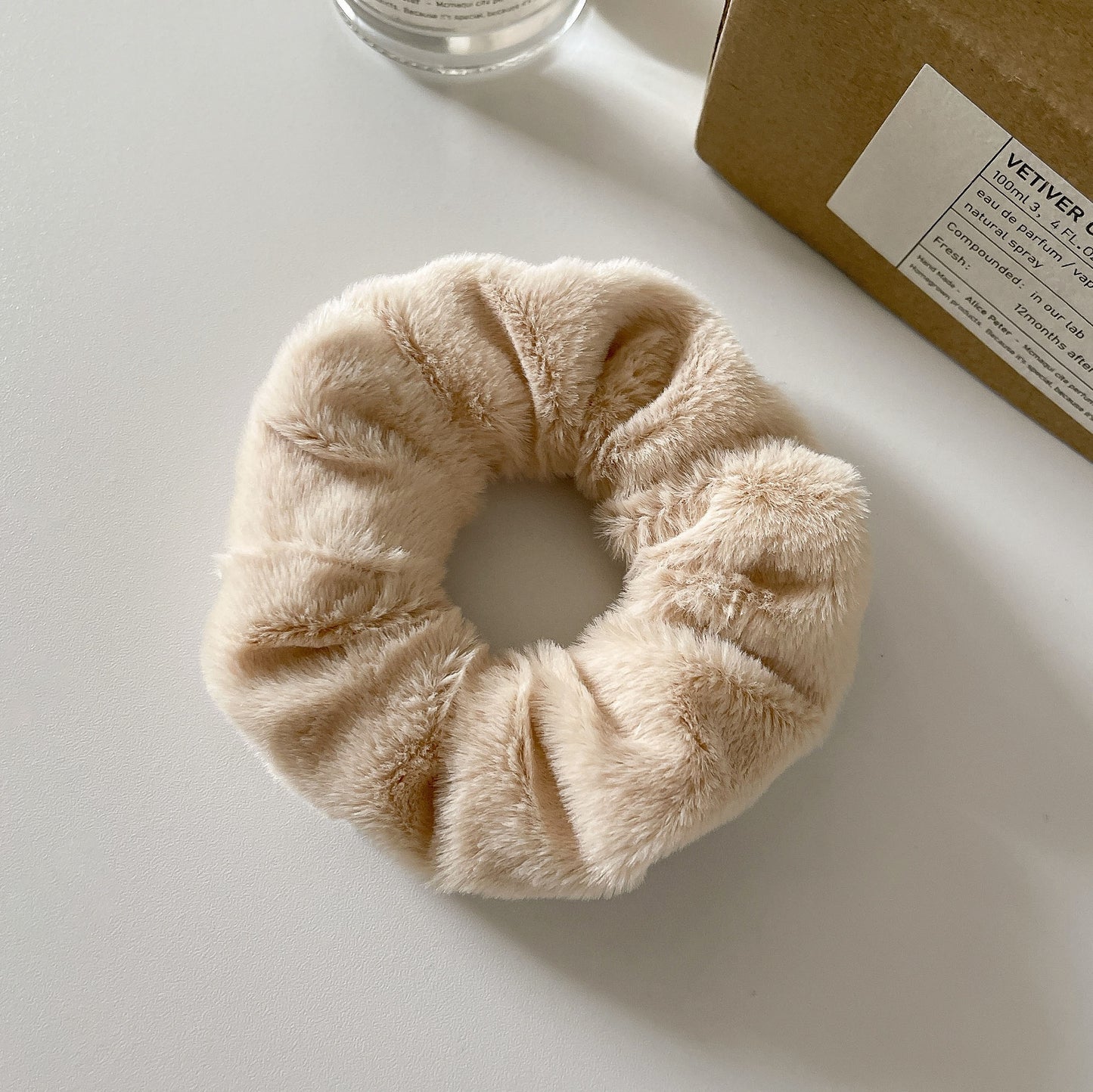 Winter-friendly hair band for children in beige