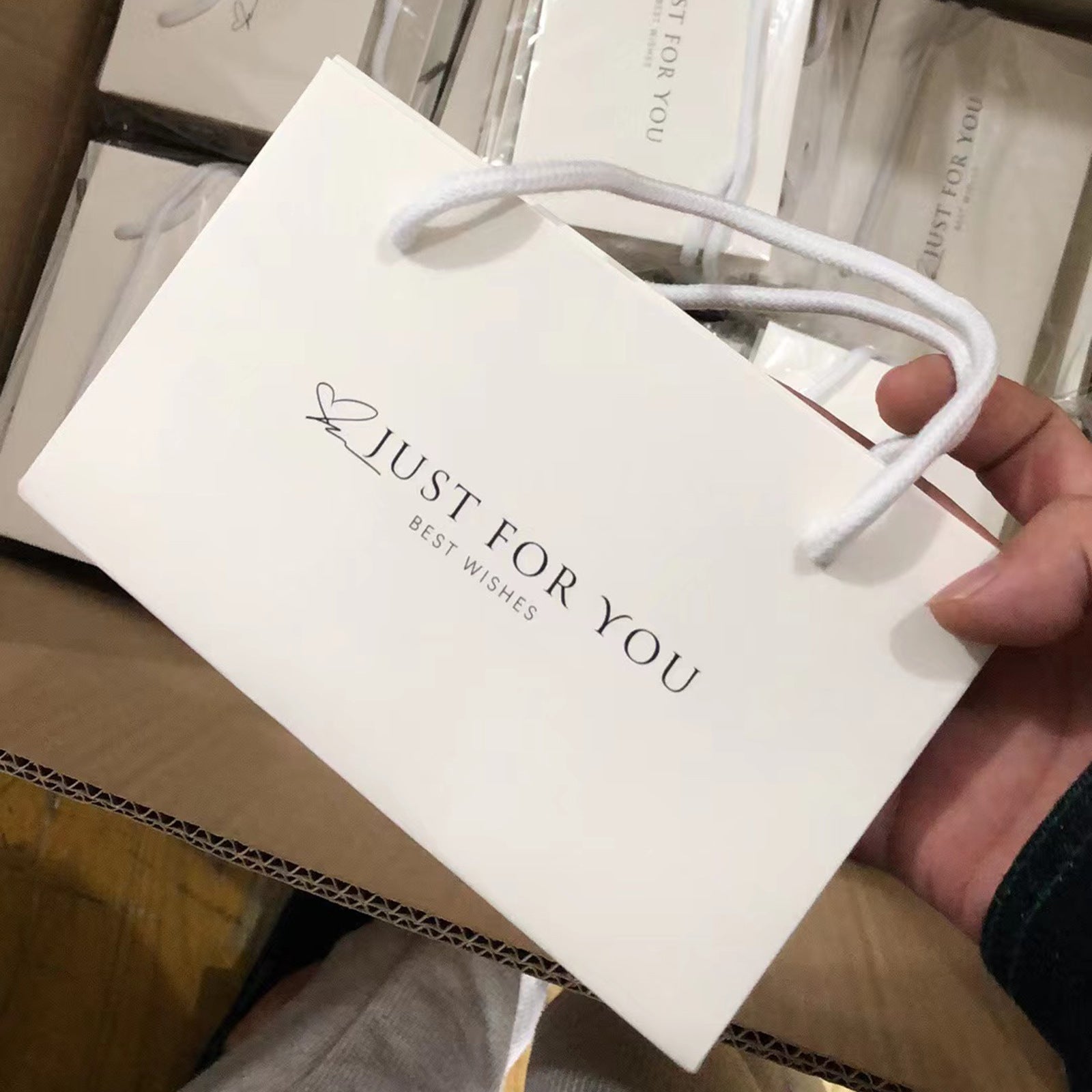 Customized gift bag suitable for gifting 8