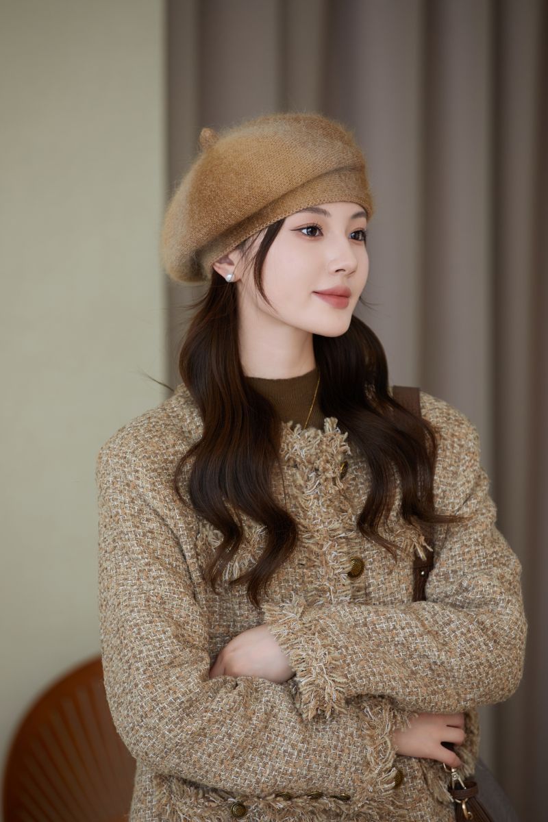 Stylish Rabbit Fur Beret in Gray